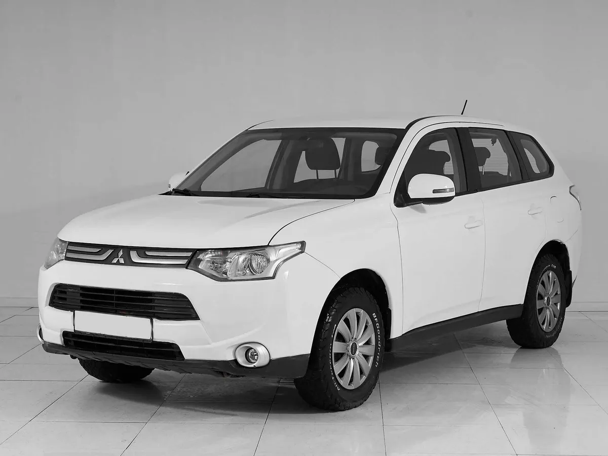 Mitsubishi Outlander III · Invite