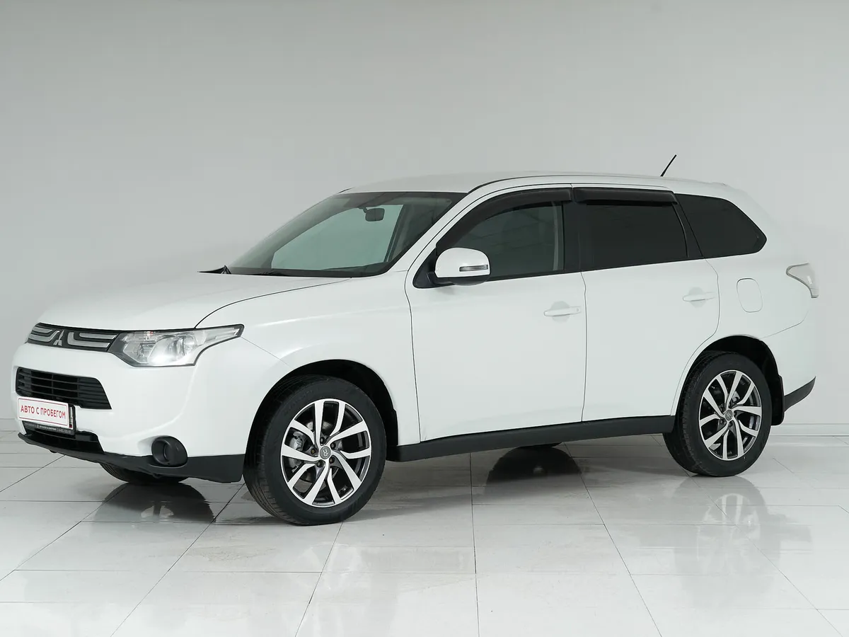 Mitsubishi Outlander III · Invite