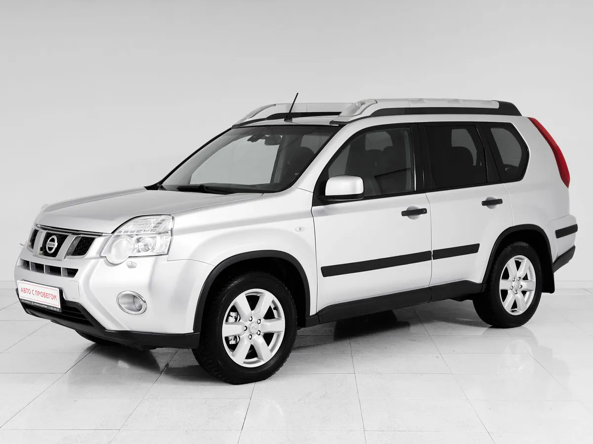 Nissan X-Trail II · LE (metallic)