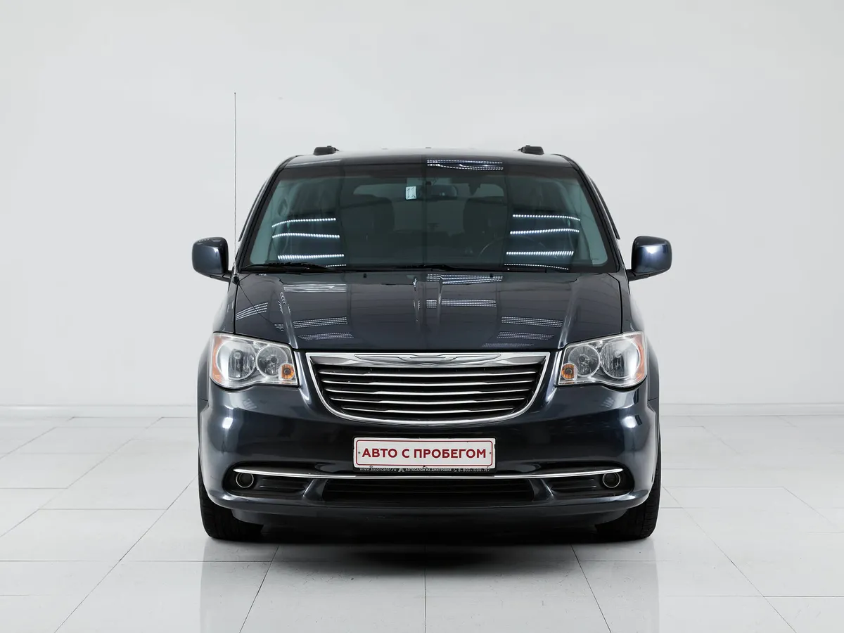 Chrysler Town & Country V Рестайлинг — фото 2