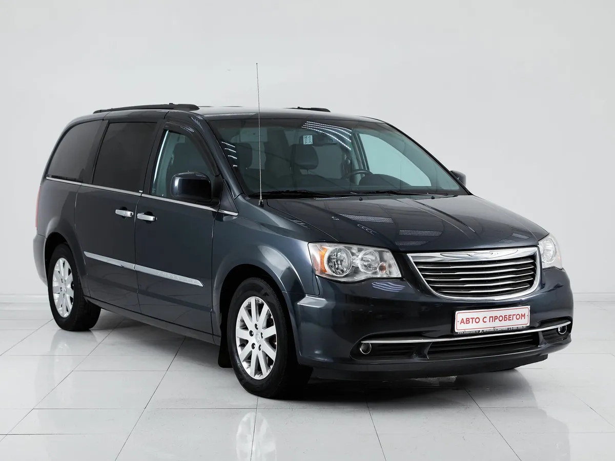 Chrysler Town & Country V Рестайлинг — фото 3