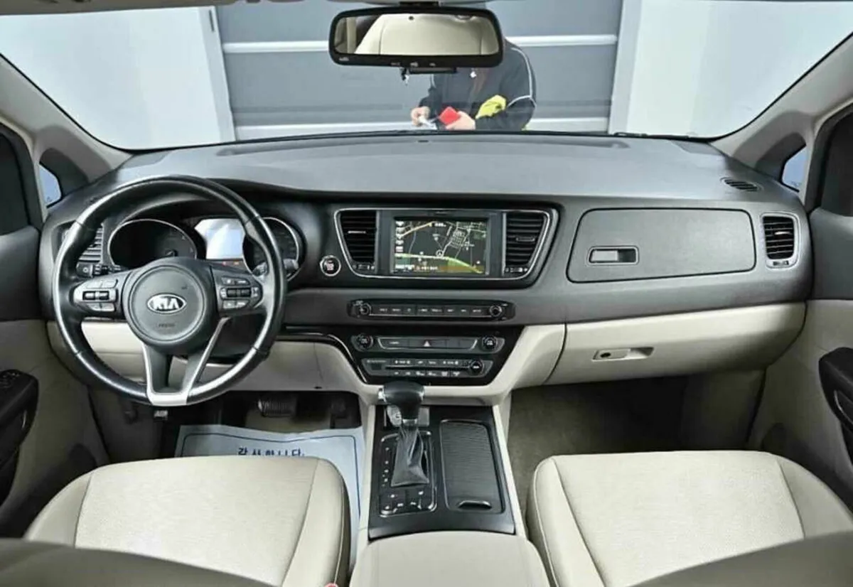 Kia Carnival III — фото 5