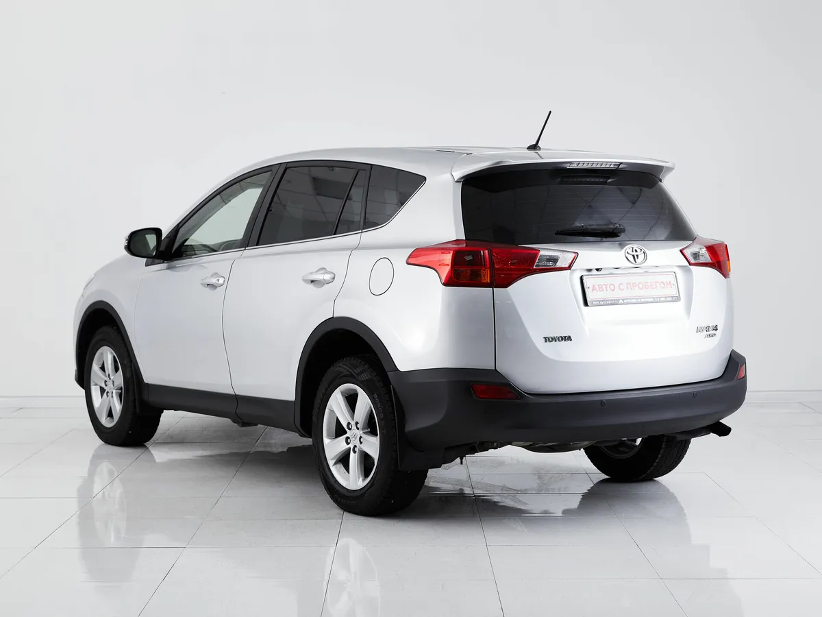 Toyota RAV4 IV (XA40) — фото 4