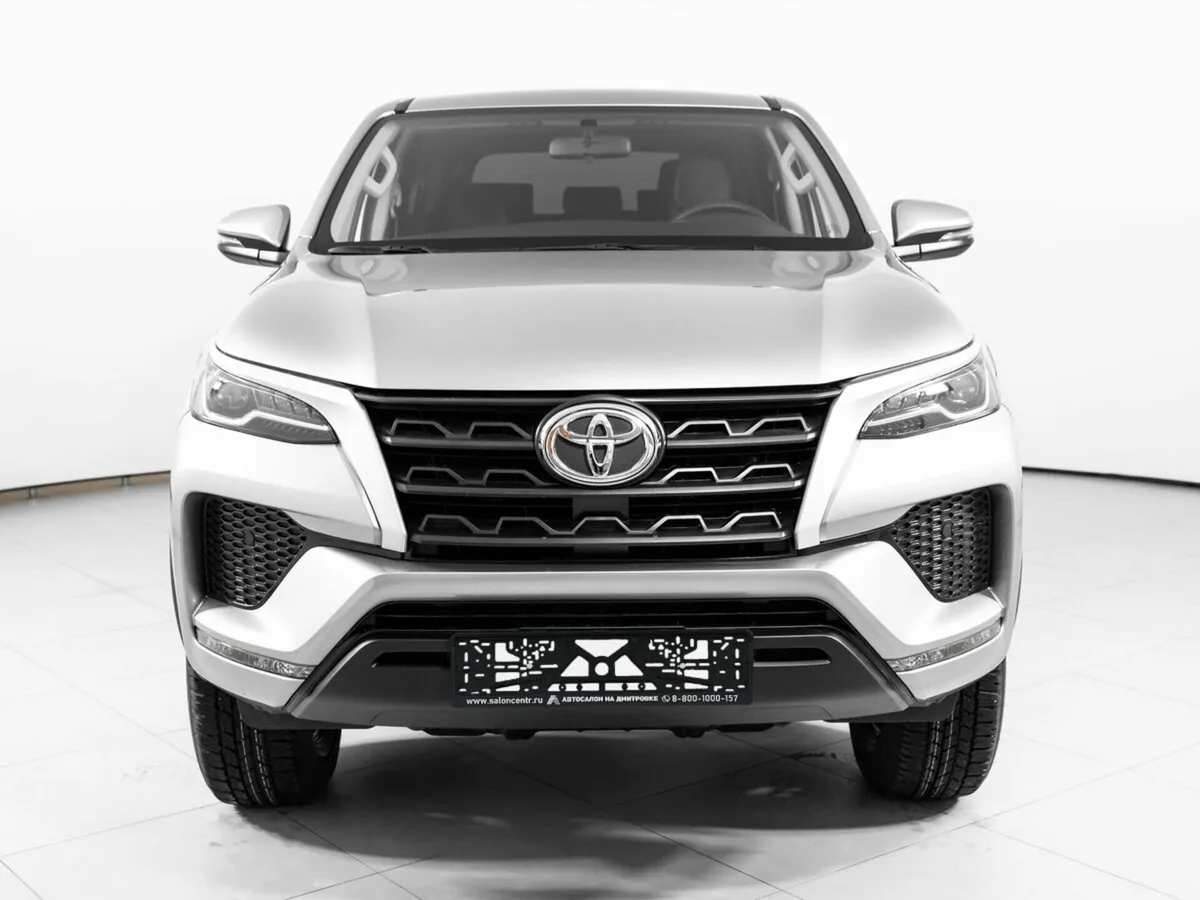 Toyota Fortuner II Рестайлинг · Стандарт — фото 2