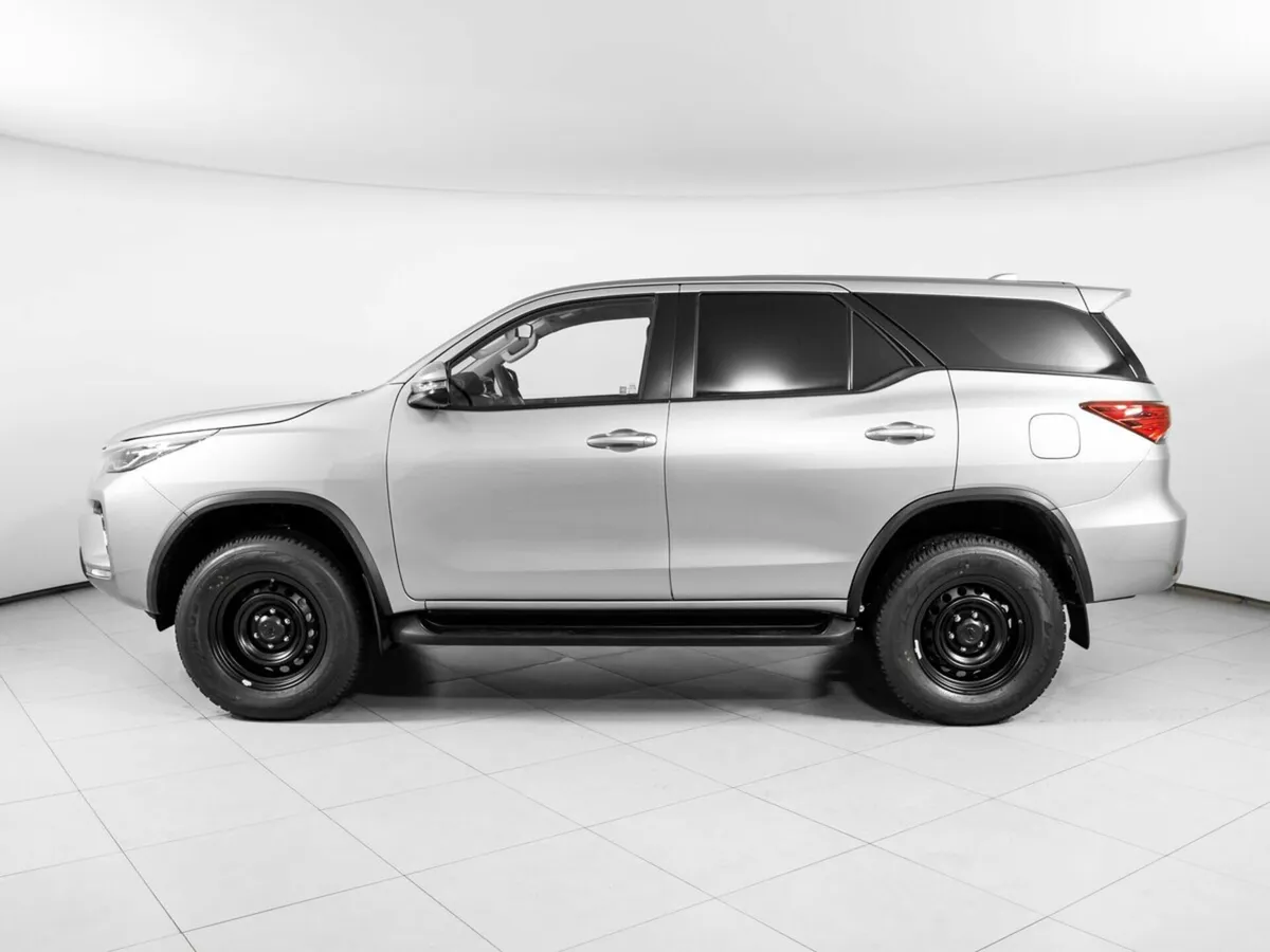 Toyota Fortuner II Рестайлинг · Стандарт — фото 3