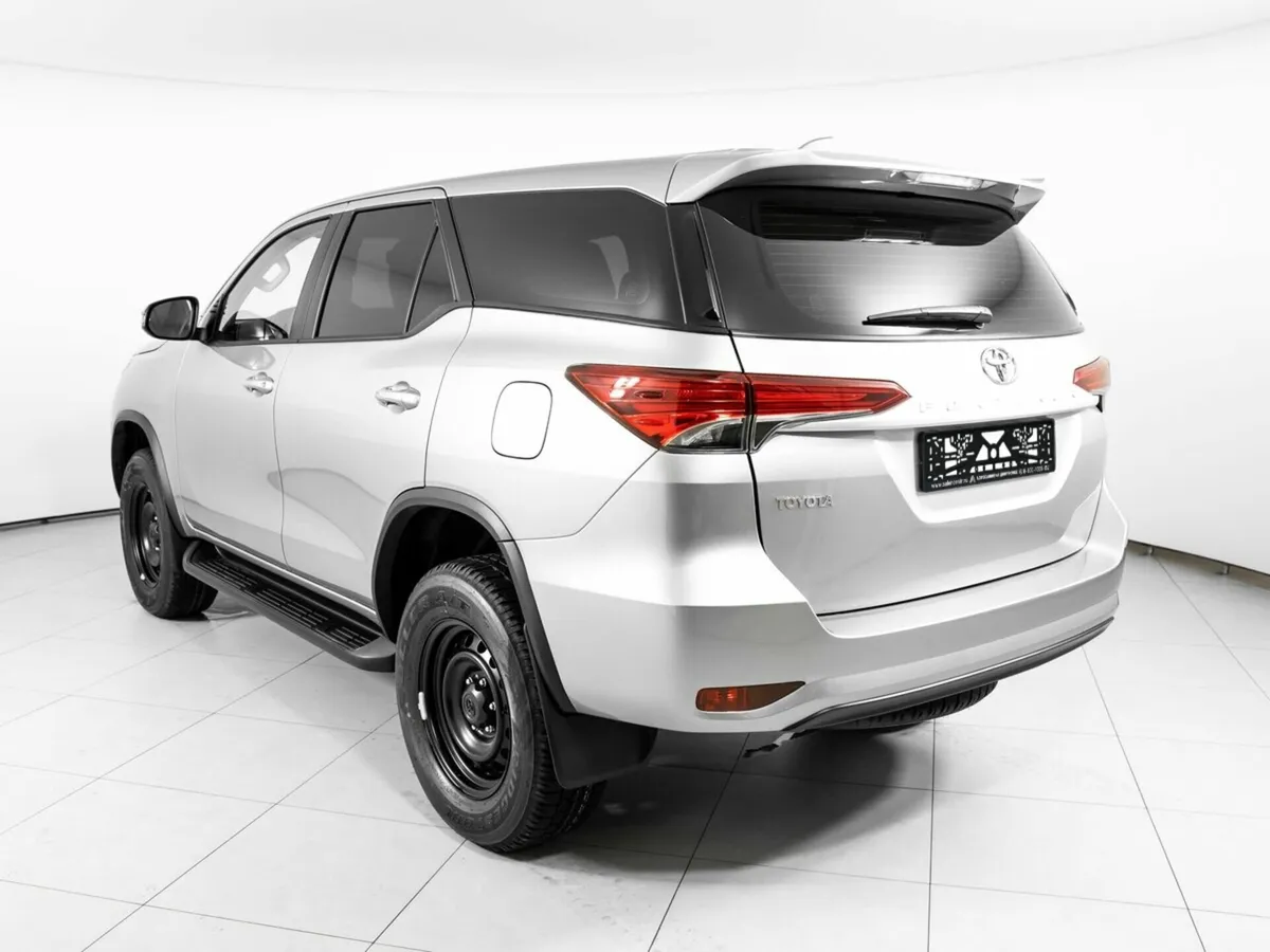 Toyota Fortuner II Рестайлинг · Стандарт — фото 4