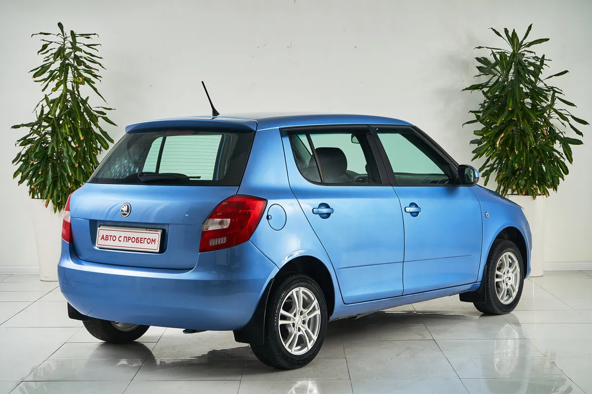 Skoda Fabia II Рестайлинг — фото 5