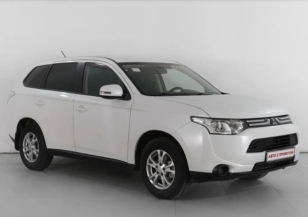 Mitsubishi Outlander III · Inform