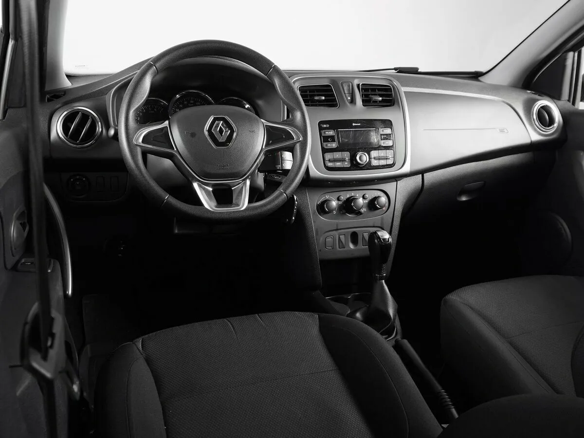 Renault Logan II Рестайлинг · Drive — фото 5