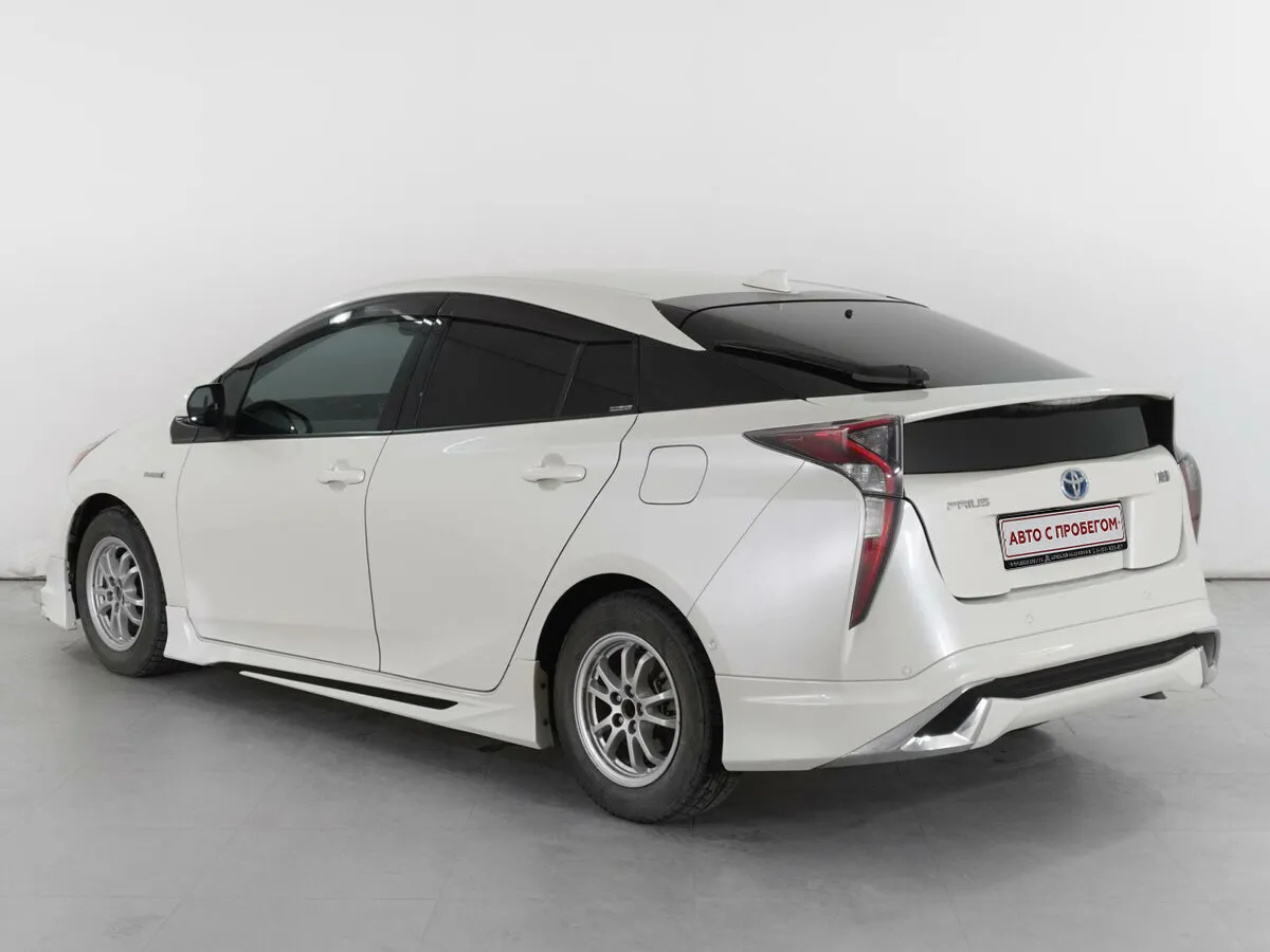 Toyota Prius IV (XW50) · Люкс — фото 3