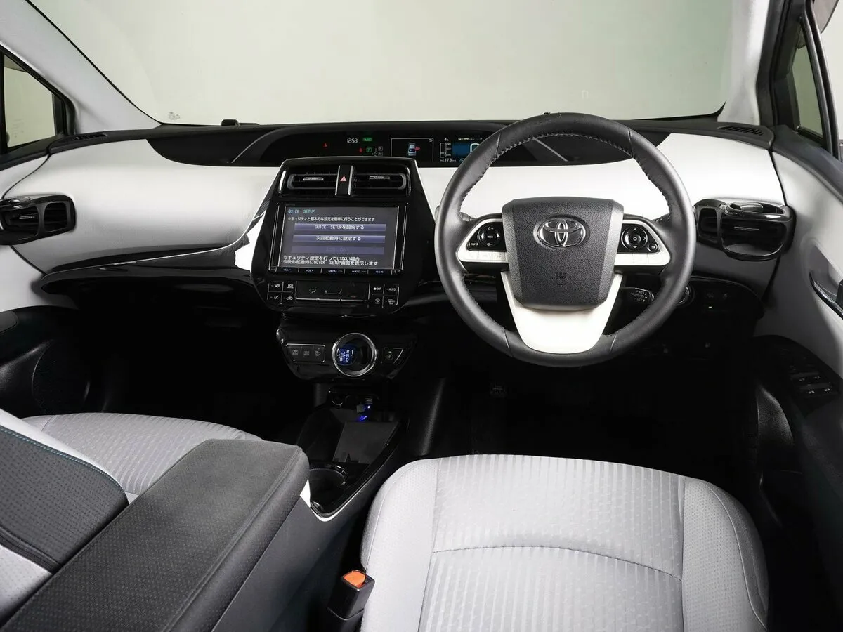 Toyota Prius IV (XW50) · Люкс — фото 5