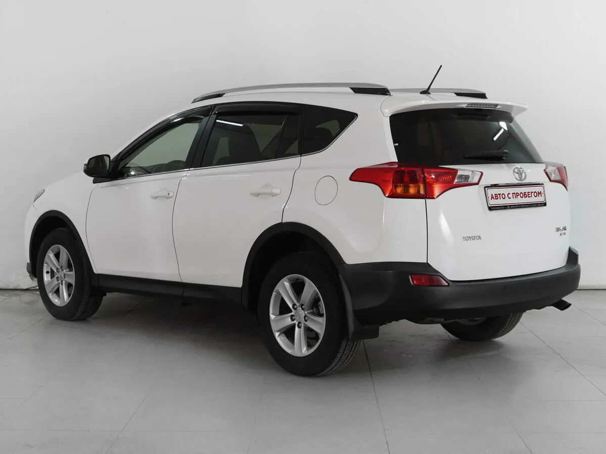 Toyota RAV4 IV (XA40) — фото 3