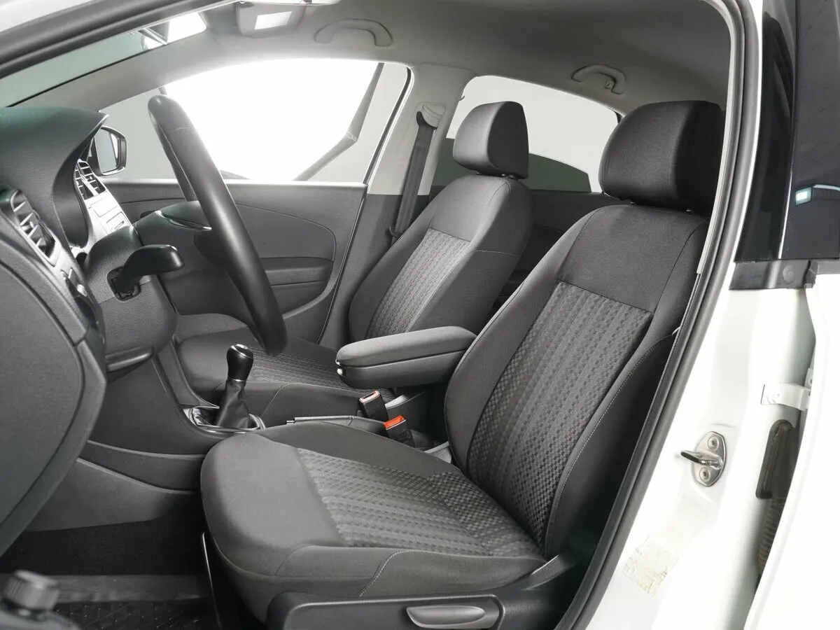 Volkswagen Polo V Рестайлинг · Highline 15-18 — фото 5