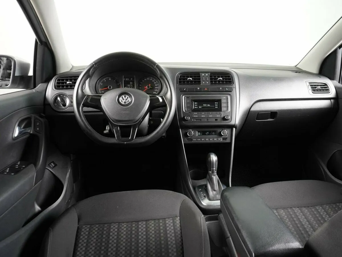 Volkswagen Polo V Рестайлинг · CONNECT — фото 5