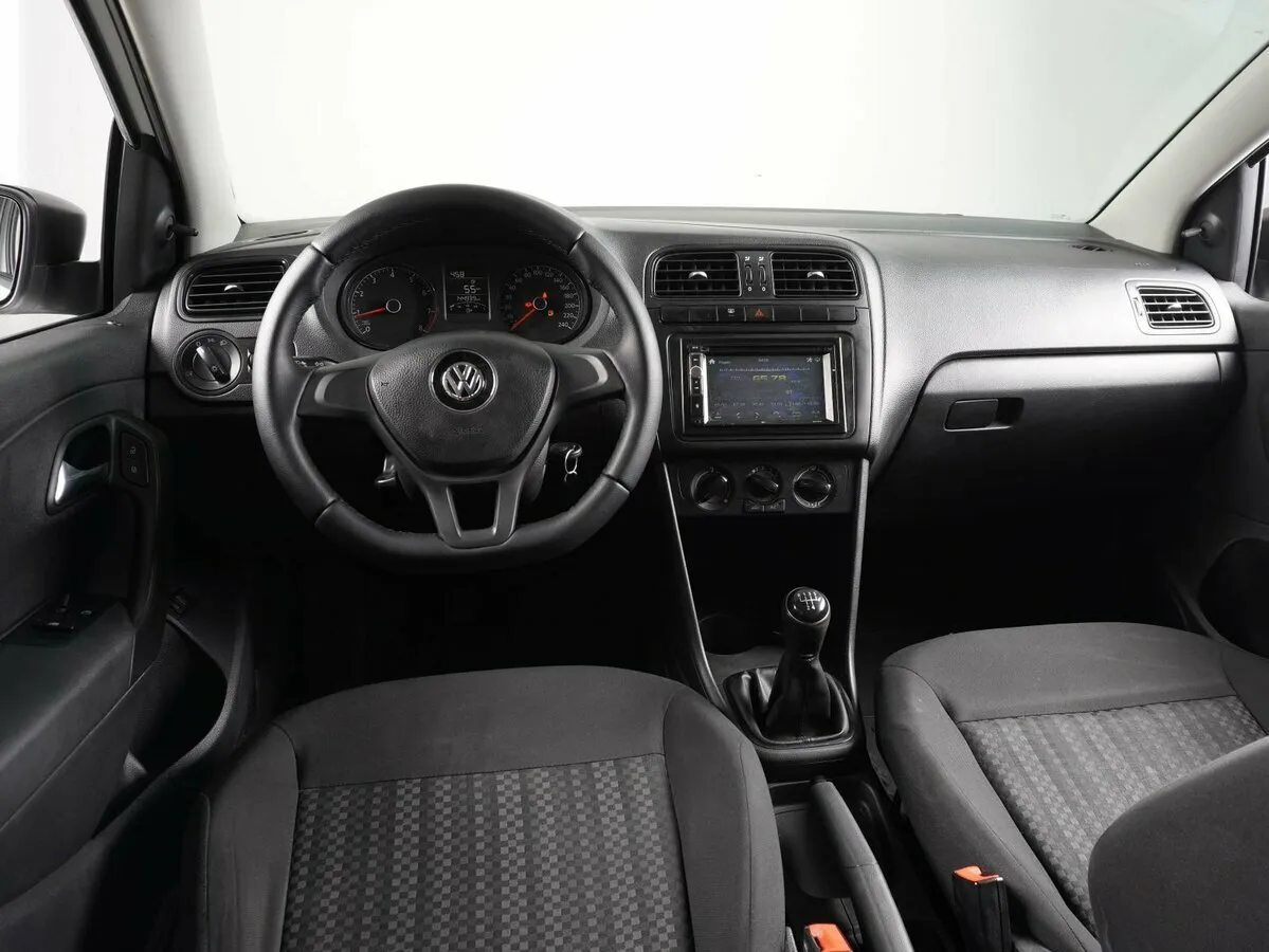 Volkswagen Polo V Рестайлинг · Drive — фото 5