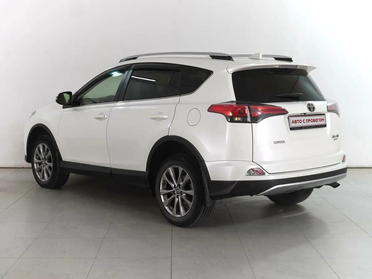 Toyota RAV4 IV (XA40) Рестайлинг · Exclusive — фото 3