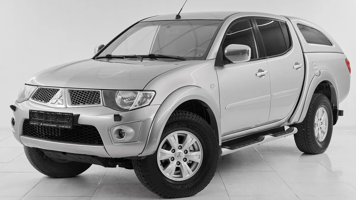 Mitsubishi L200 IV · DC Invite+