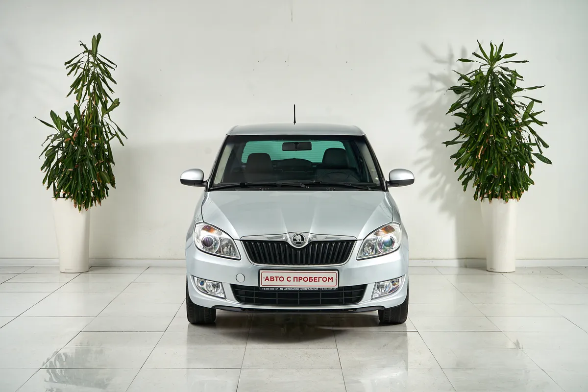 Skoda Fabia II Рестайлинг — фото 2