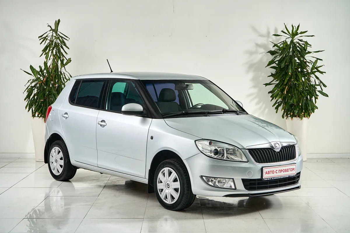 Skoda Fabia II Рестайлинг — фото 3