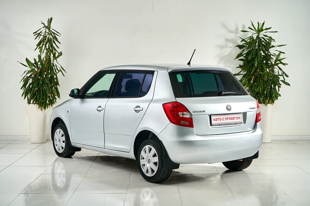 Skoda Fabia II Рестайлинг — фото 4