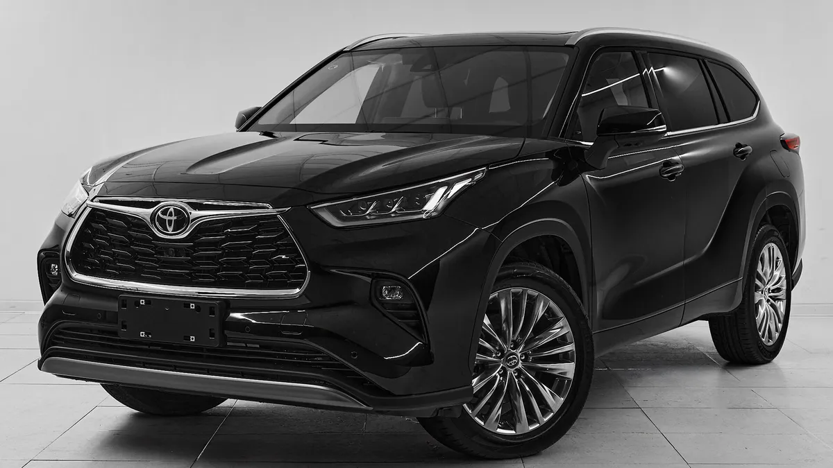 Toyota Highlander IV (XU70) · Luxury