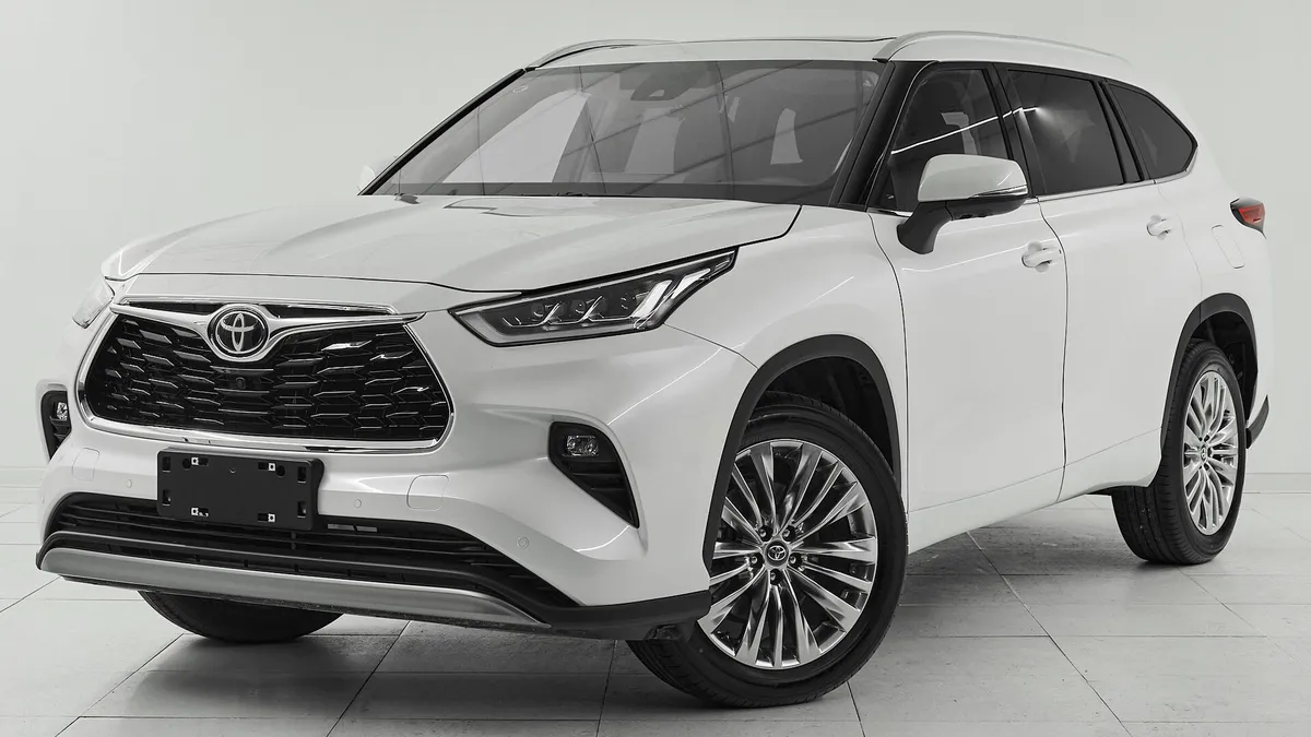 Toyota Highlander IV (XU70) · Luxury