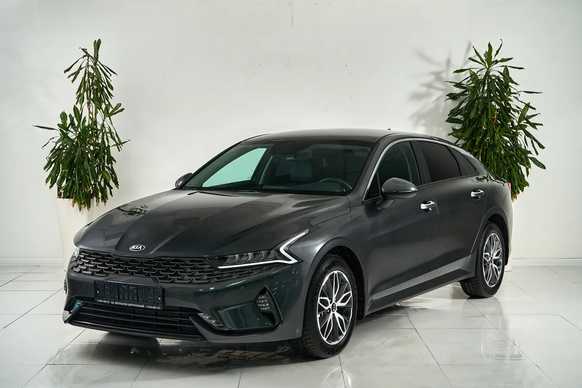 Kia K5 III · Luxe
