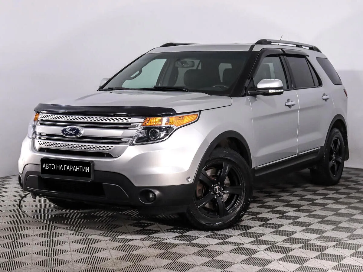 Ford Explorer V · XLT