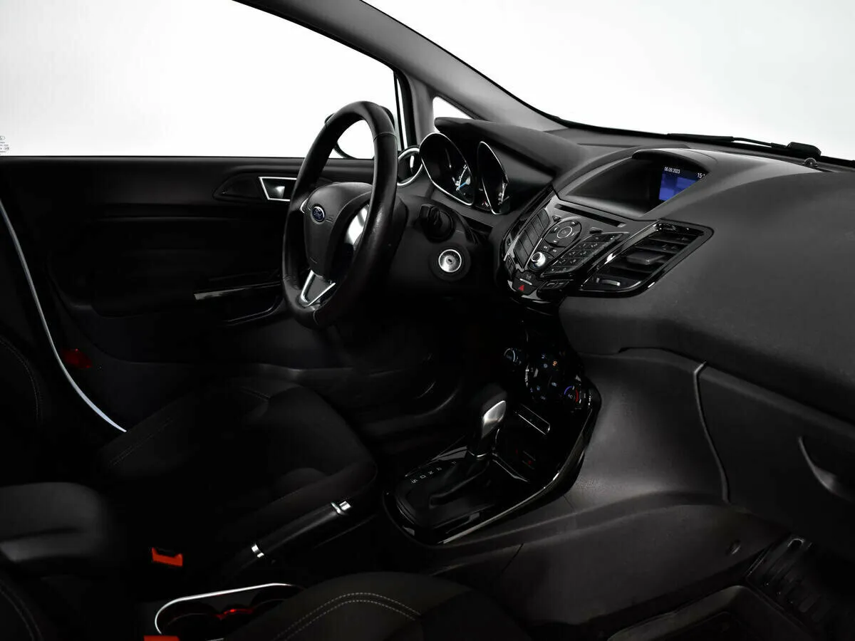 Ford Fiesta Mk6 Рестайлинг · Titanium — фото 5