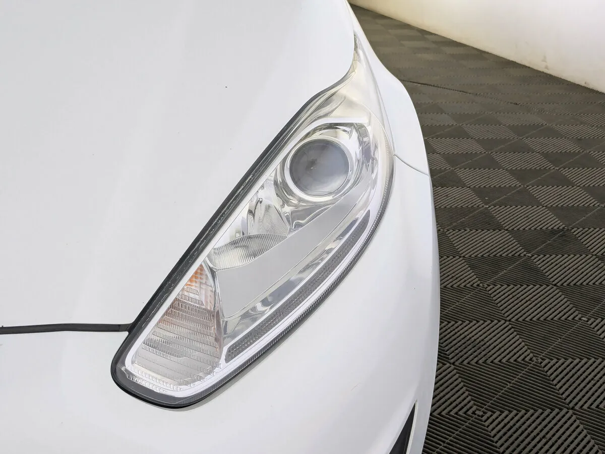 Ford Fiesta Mk6 Рестайлинг · Titanium — фото 5