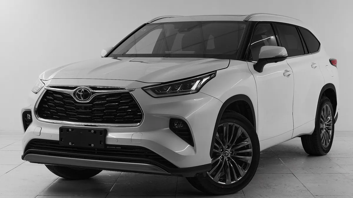 Toyota Highlander IV (XU70) · Luxury