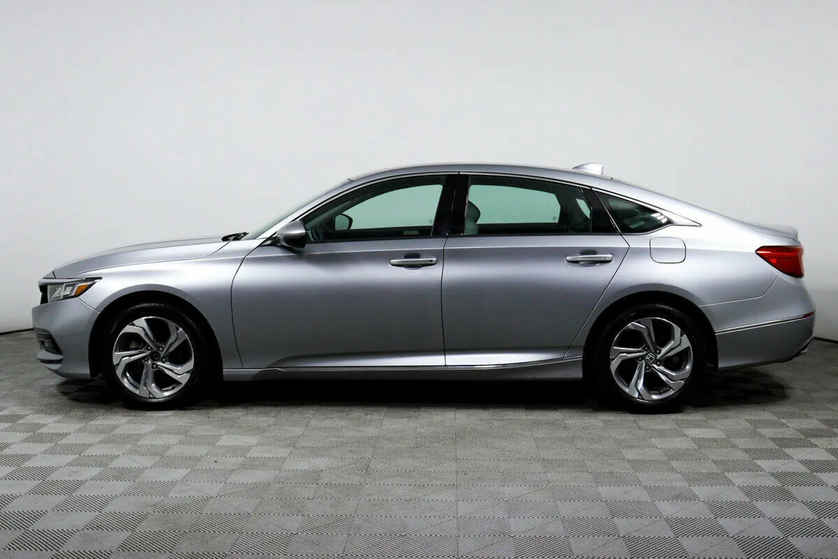 Honda Accord X — фото 3