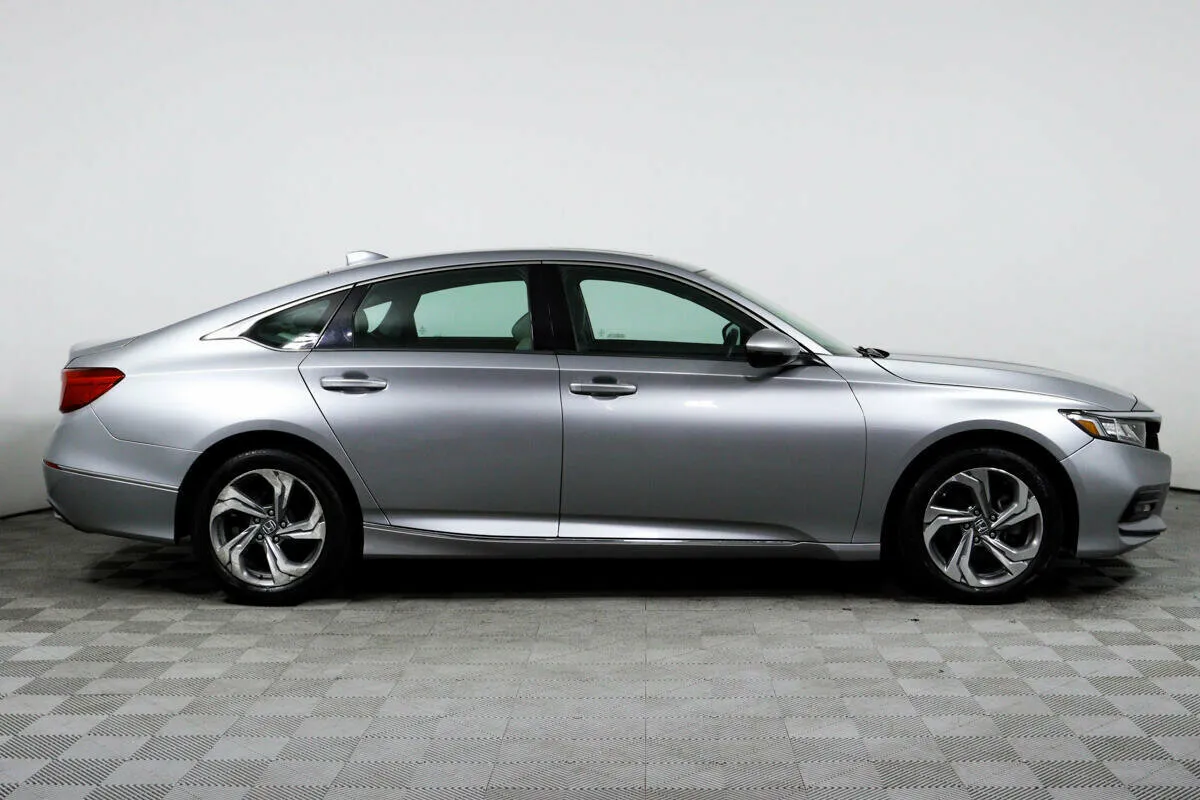 Honda Accord X — фото 4