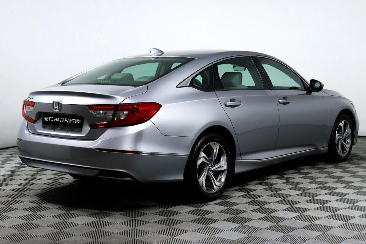 Honda Accord X — фото 5