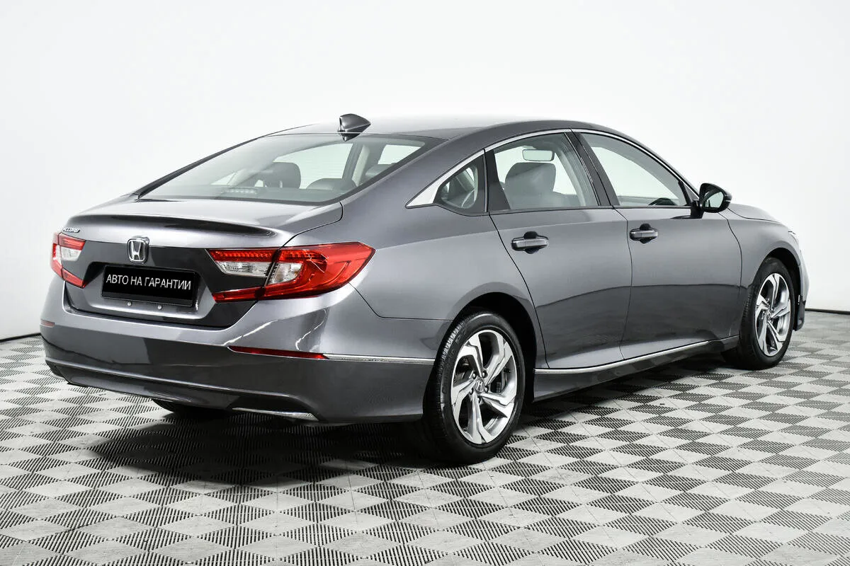 Honda Accord X — фото 3