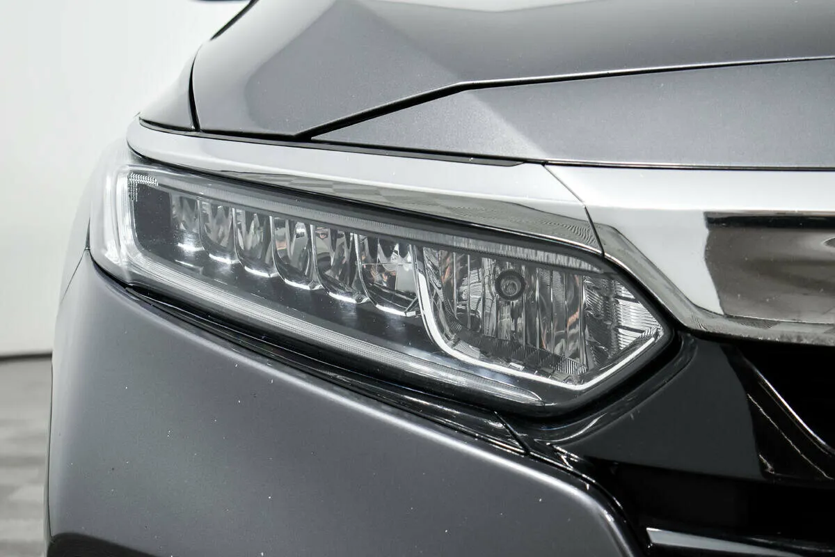 Honda Accord X — фото 5