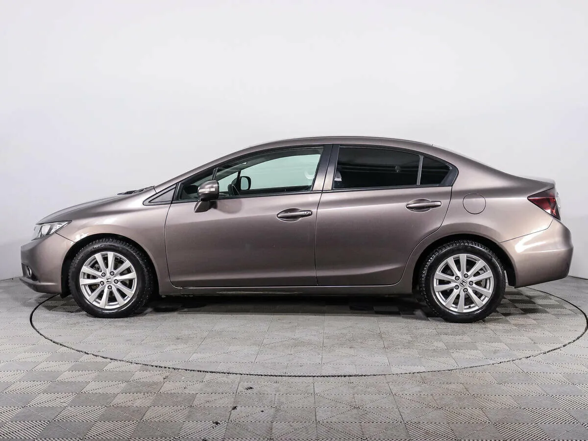 Honda Civic IX · Premium — фото 3