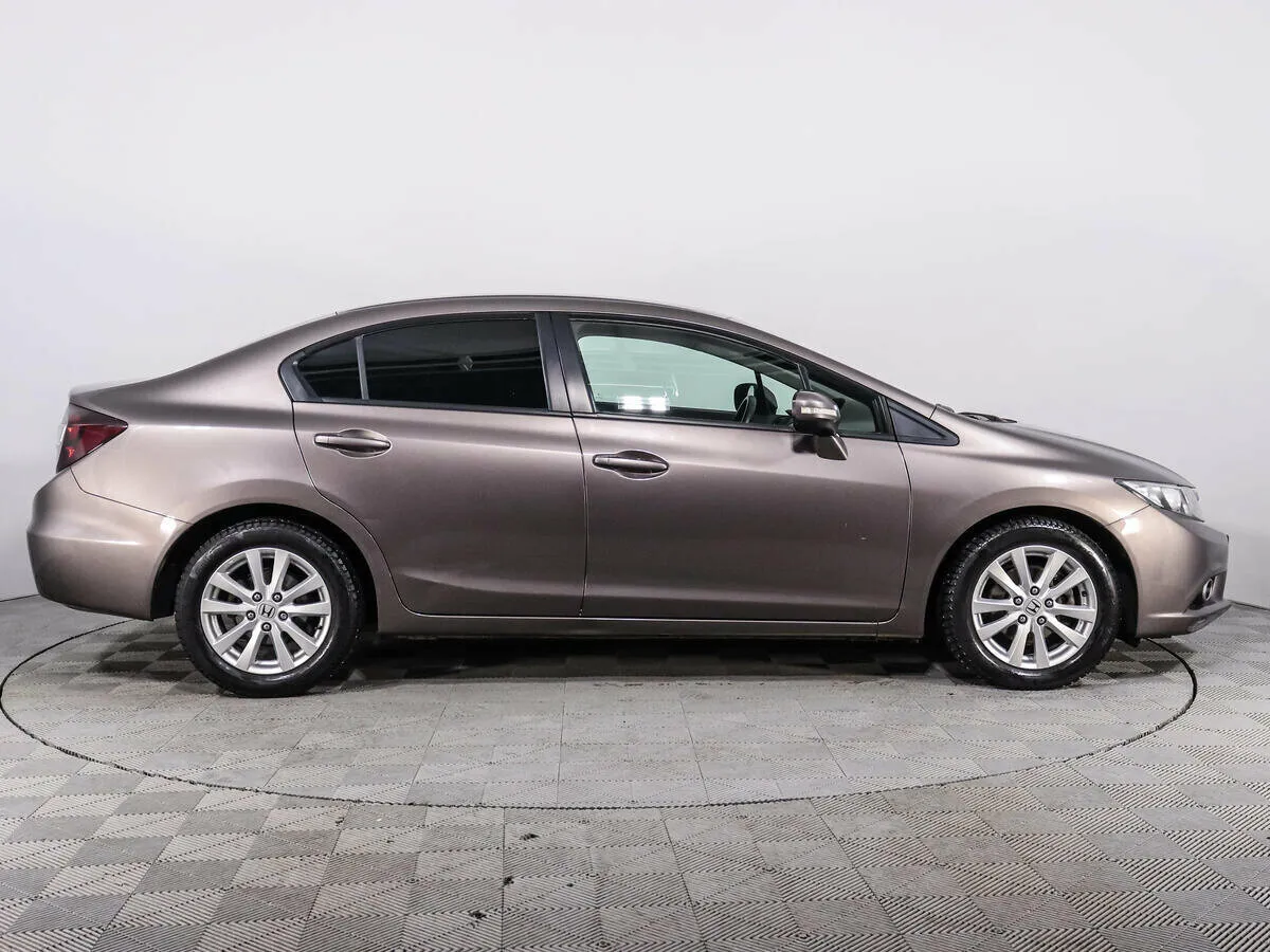 Honda Civic IX · Premium — фото 4