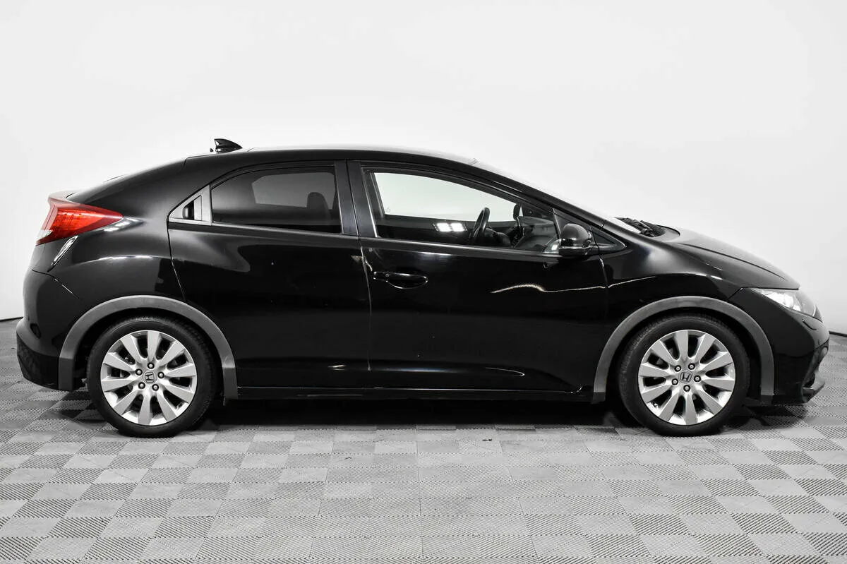 Honda Civic IX · Premium — фото 4