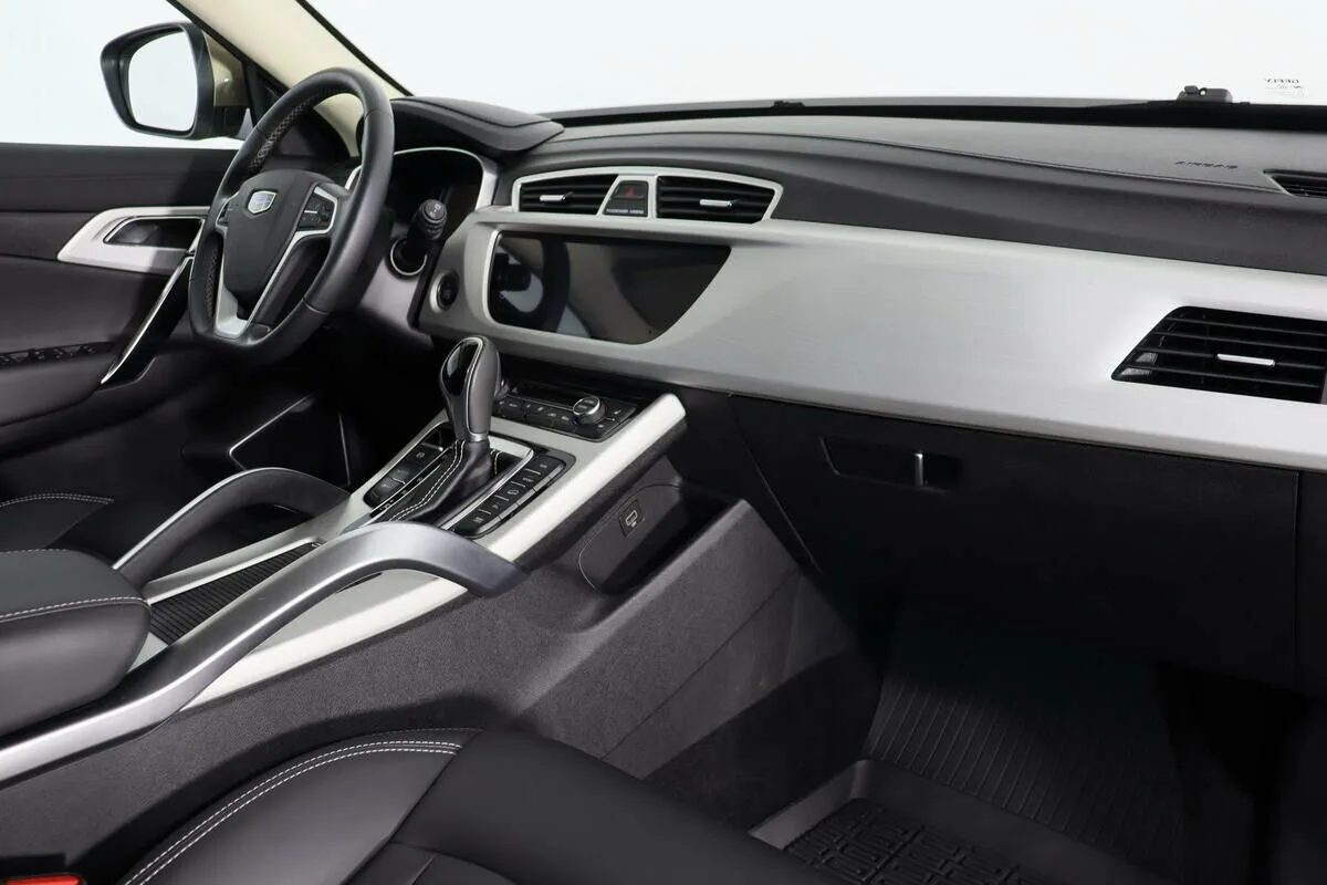 Geely Atlas I · Люкс + Yandex Auto — фото 5