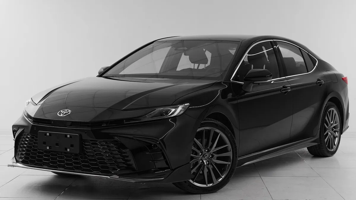 Toyota Camry IX (XV80) China Market · Premium