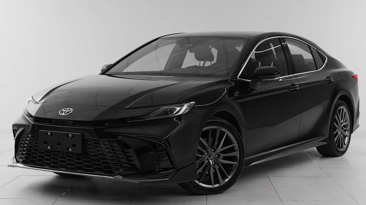 Toyota Camry IX (XV80) China Market · Premium