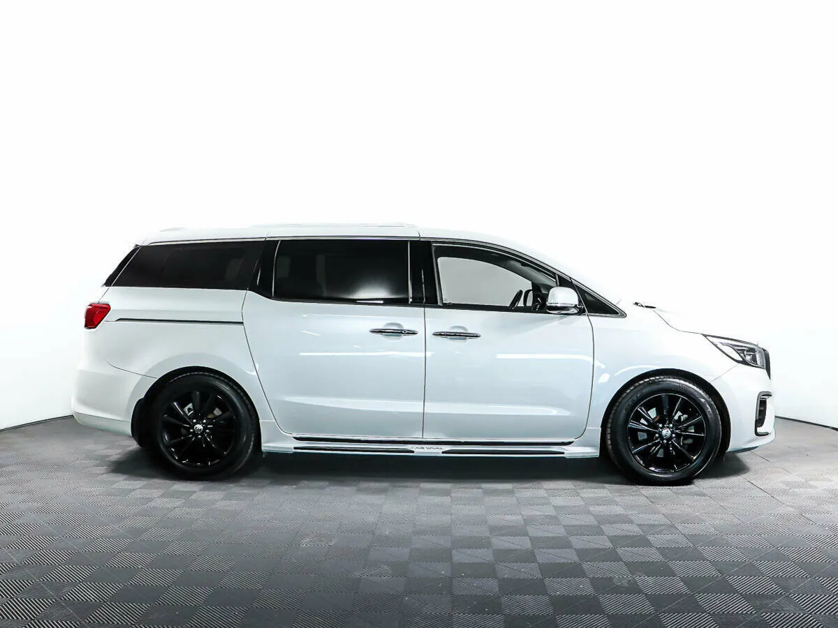 Kia Carnival III — фото 4