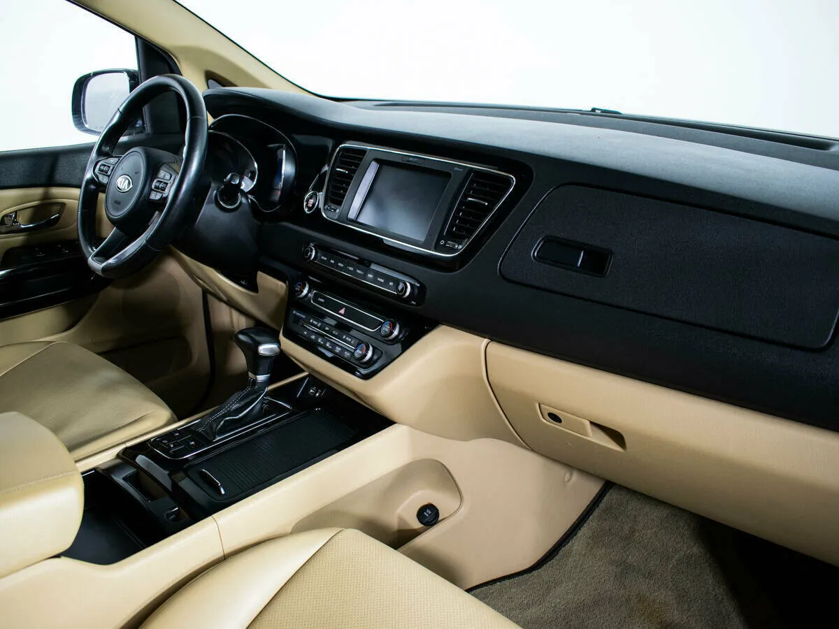 Kia Carnival III — фото 5