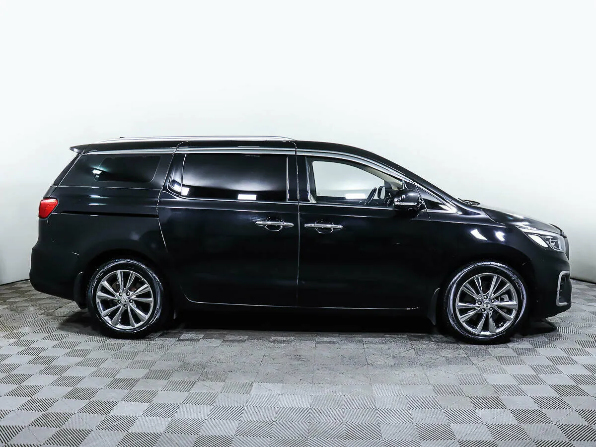 Kia Carnival III — фото 4