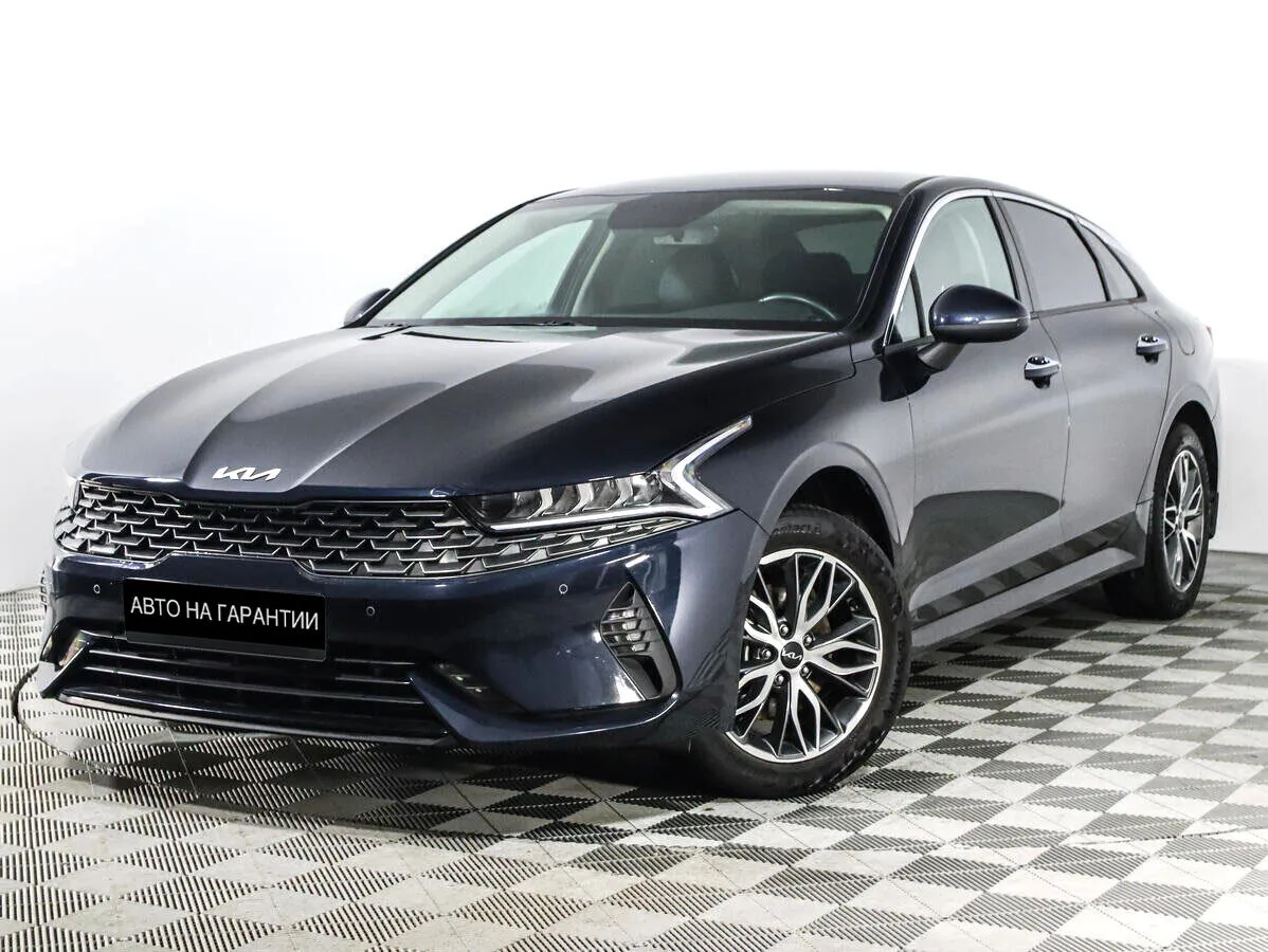 Kia K5 III · Luxe