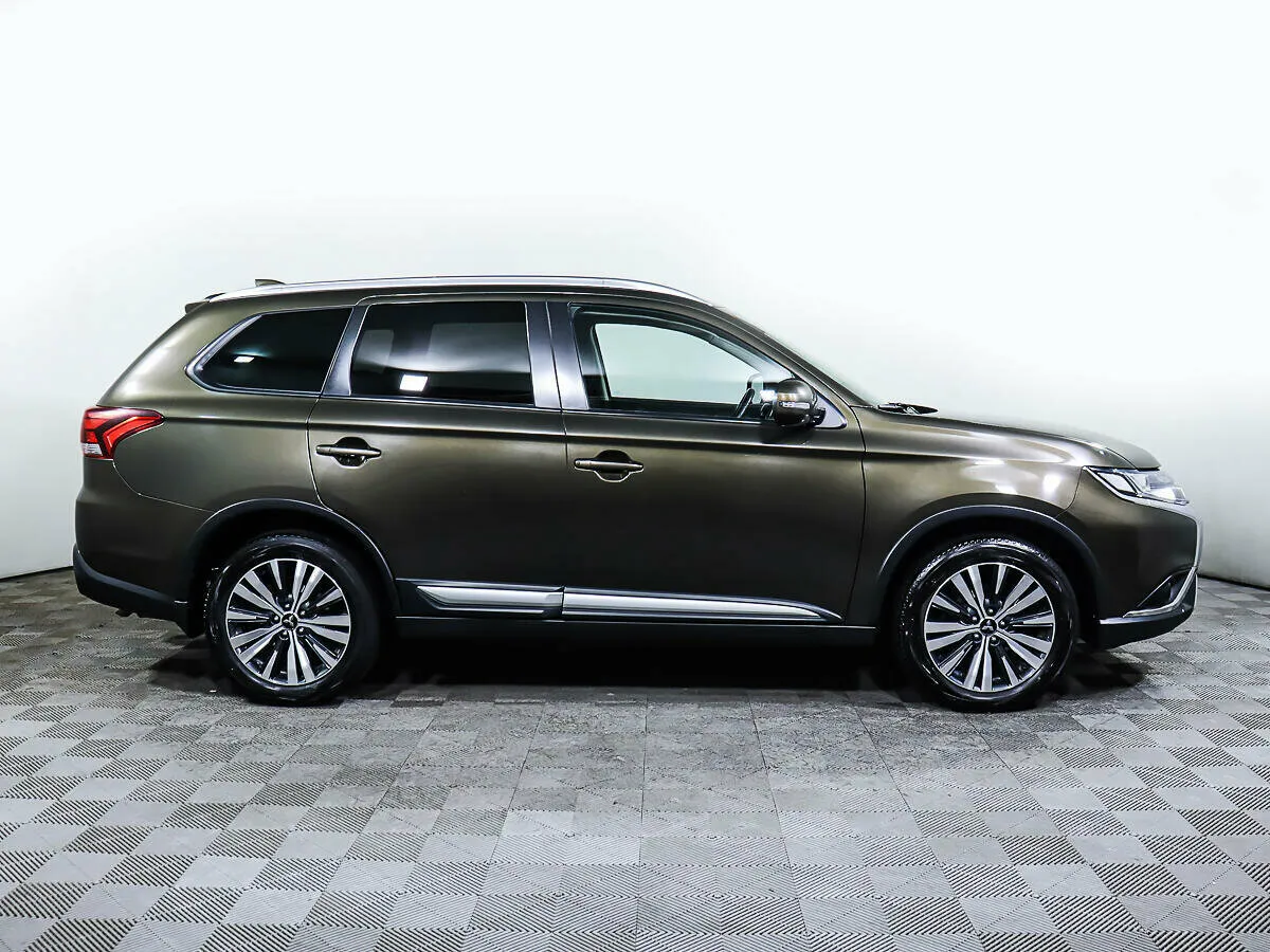 Mitsubishi Outlander III Рестайлинг 3 · Inform (2018-2021) — фото 4