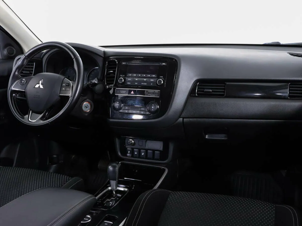 Mitsubishi Outlander III Рестайлинг 3 · Invite (2018-2021) — фото 5