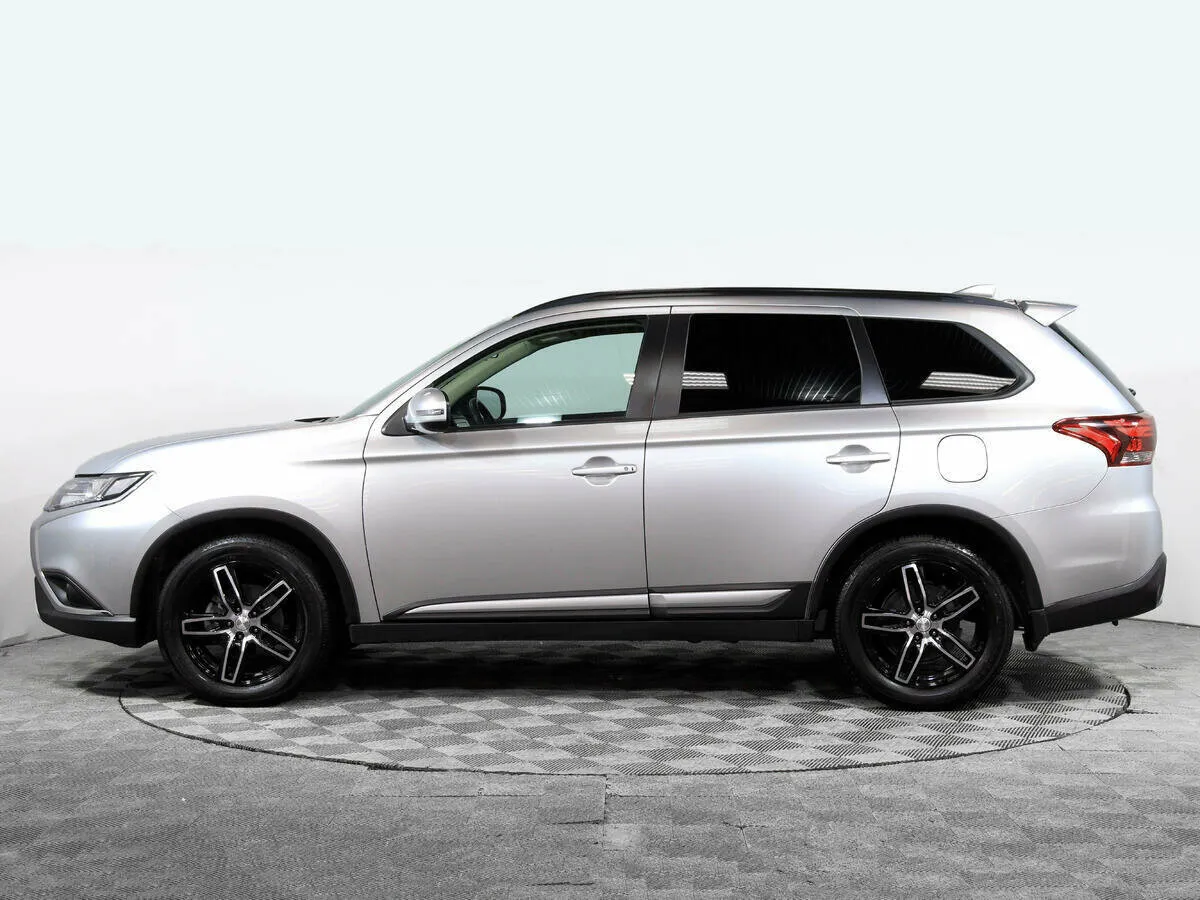 Mitsubishi Outlander III Рестайлинг 3 · Inform (2018-2021) — фото 3