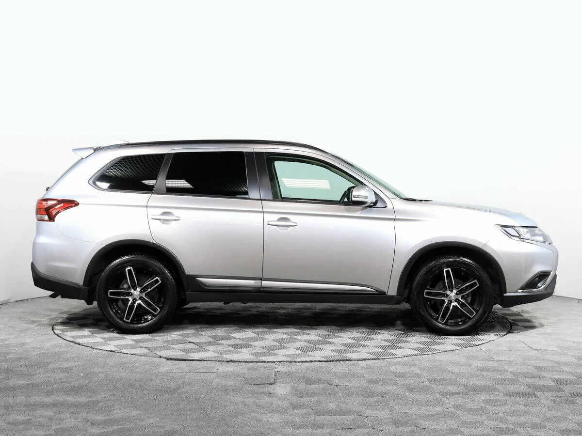 Mitsubishi Outlander III Рестайлинг 3 · Inform (2018-2021) — фото 4